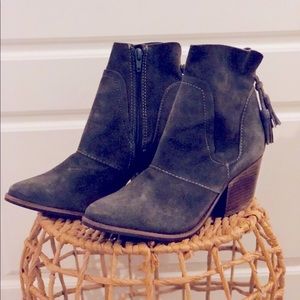 Like New Matisse Suede Booties